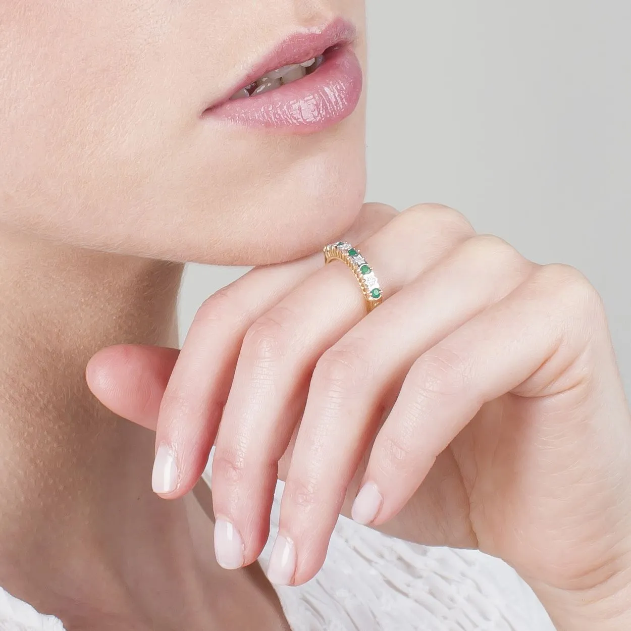 9 karat Gelbes Gold Smaragd & Diamant Ewigkeit Ringe