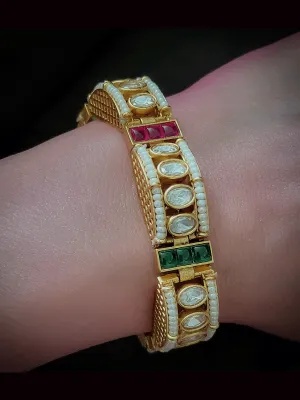 Single flexible openable kundan bracelet with cheed pirohi on sides and ruby green stones detailing