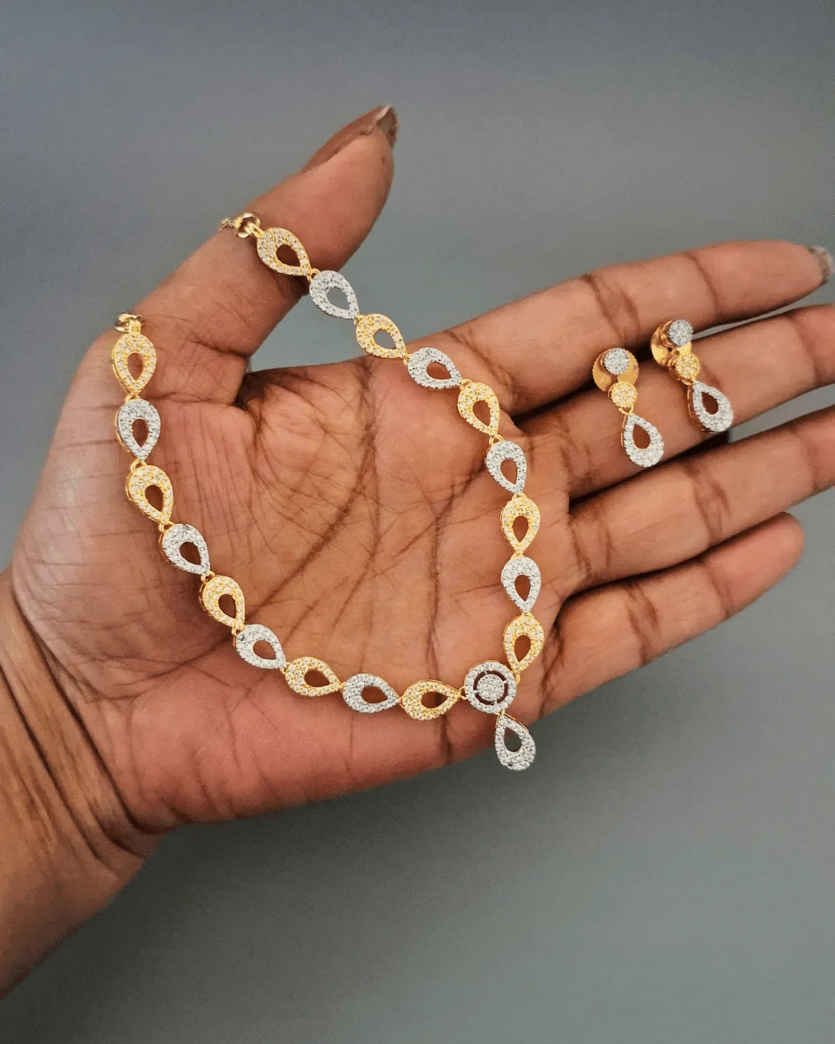 Zevarly Adara Graceful Necklace Set